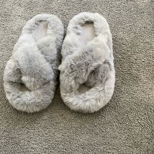 NWT fuzzy slippers in gray